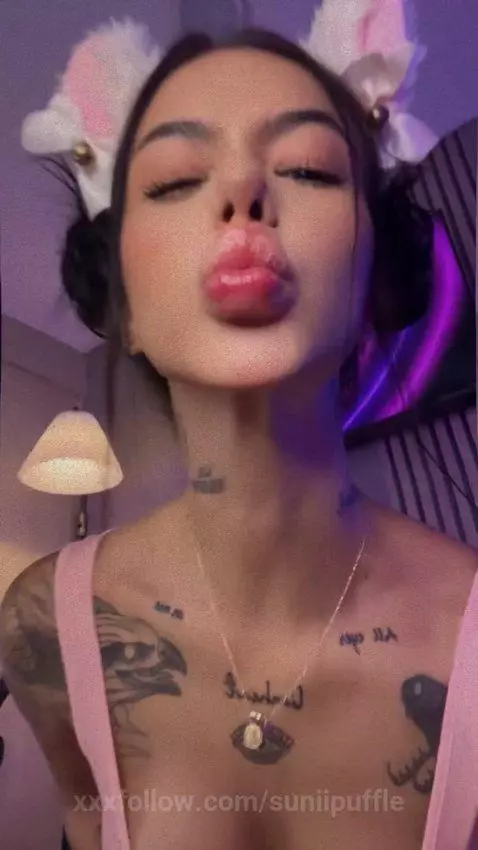 kisses😘😘 im waiting for you!! by suniipuffle