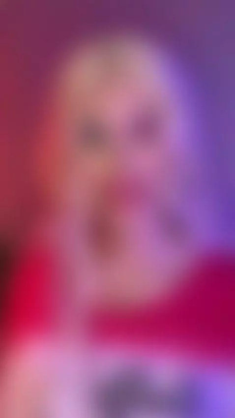 the fking Queen by suniipuffle