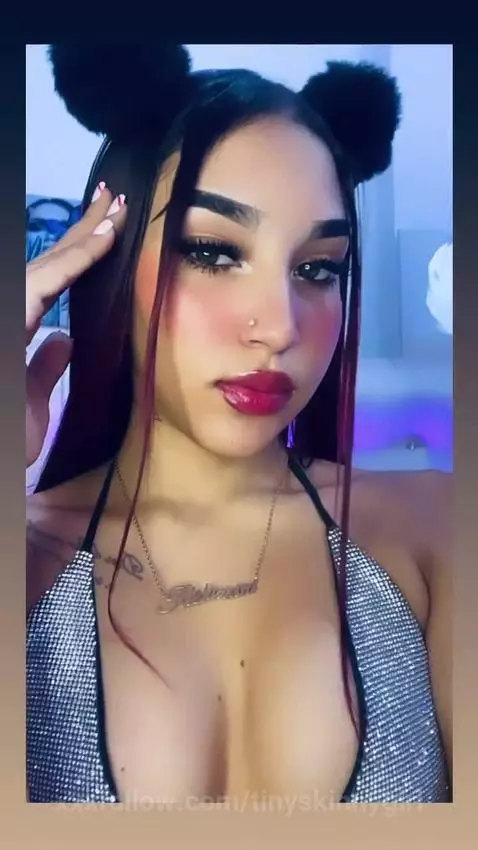 Do you want to play with a pretty horny girl? 😈😏🔥 by tinyskinnygirl