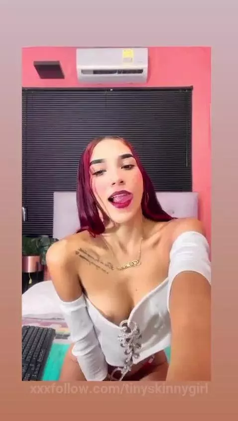 Im trying to get u hard 🍆😏 by tinyskinnygirl