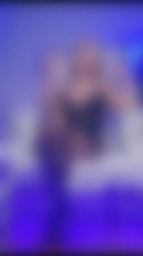 Kneel by misscourtneym