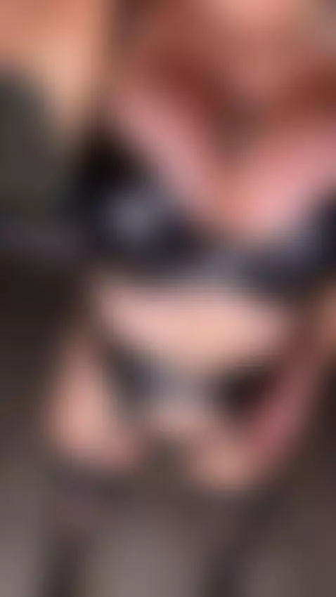 Happy Monday by misscourtneym