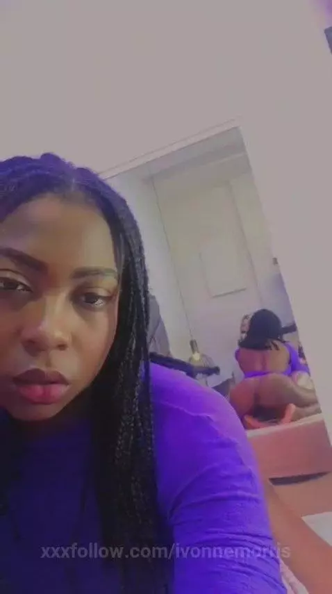 Yummy ass is seen in the mirror 💦 by ivonnemorris