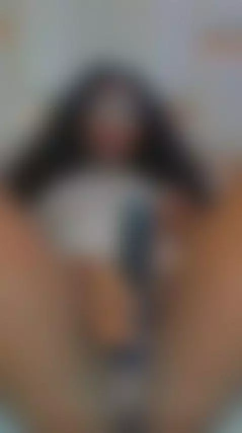 hornygirl, ebony, goinglive by ivonnemorris