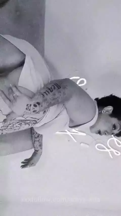 SHAKING FOR U by amyy-ada