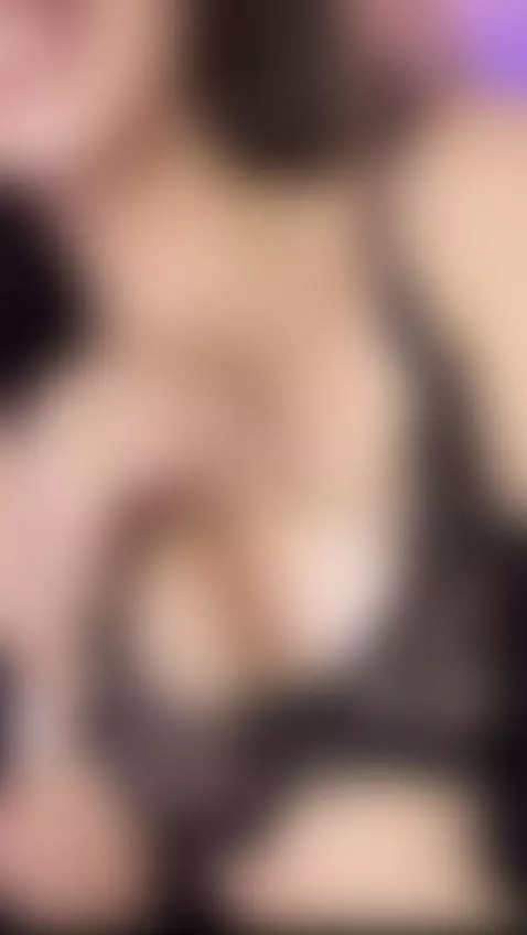 I'm your favorite girlfriend!
Yes, you can have several girl... by alejavibes