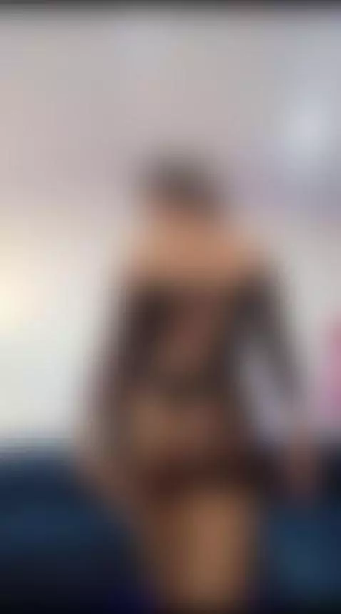 LIVE NOW !! A little oil on my body! Do you want to apply mo... by maryah-simons