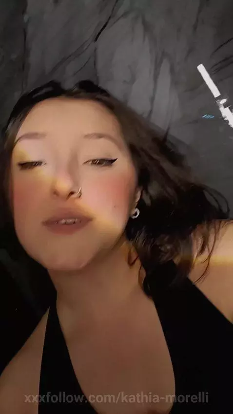 Hey,online now by kathia-morelli