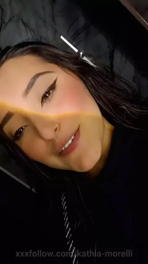 My body does not scream, it whispers temptations by kathia-morelli