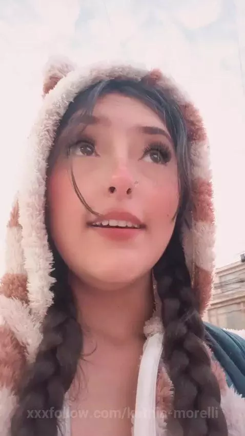 Online now by kathia-morelli