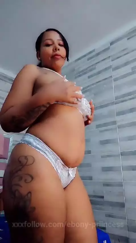 your milf horny by ebony-priincess