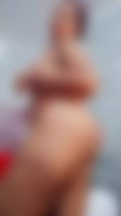 A big round ass by ebony-priincess