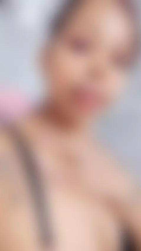 A little kiss for you 😍 by ebony-priincess