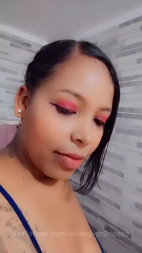 I'm alone, wet ... and waiting for you. 💋 by ebony-priincess