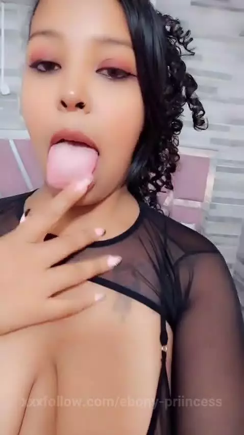 The more you look at me, the more you fall in love ... right... by ebony-priincess