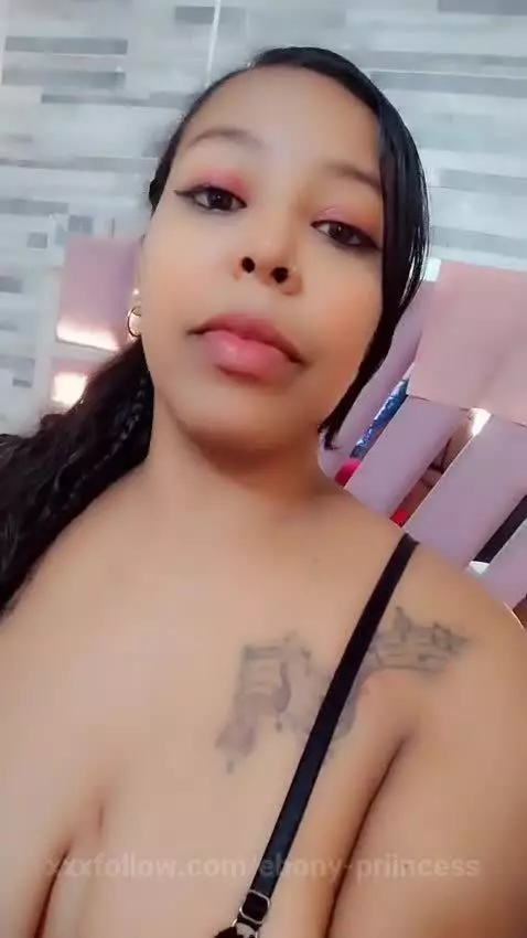 Be careful...what you see, you may like. by ebony-priincess