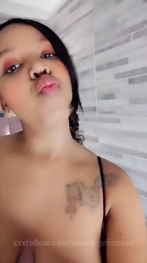 I don't know if you look at my smile... or my lips by ebony-priincess