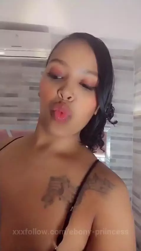 Don't look at me too much, I'm getting used to it 🥵 by ebony-priincess