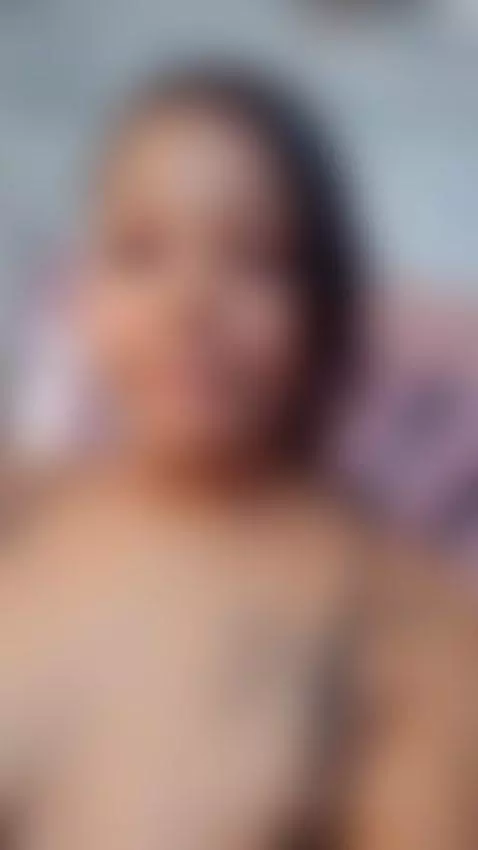 Just look at me and tell me if you can resist the temptation by ebony-priincess