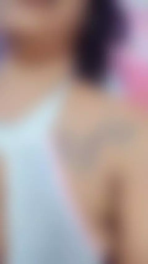 Come kiss my whole body by ebony-priincess