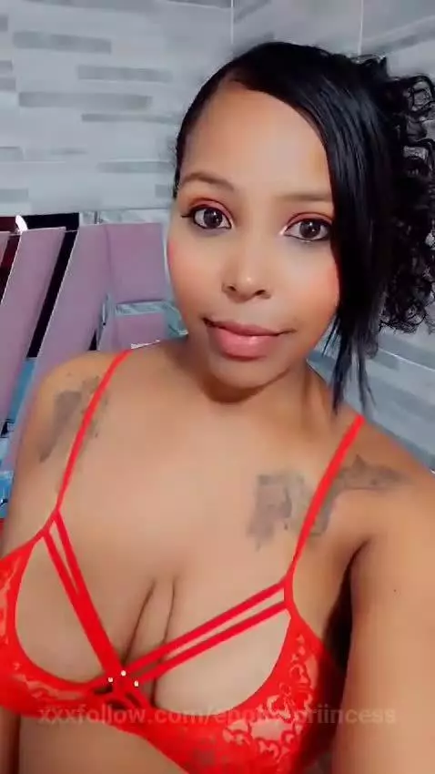 I'm red with passion, do you want to try some of this? by ebony-priincess