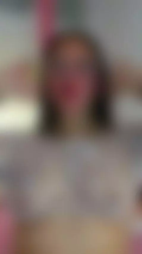 Hey Guys, i'm Online Now! by rachel-quenby