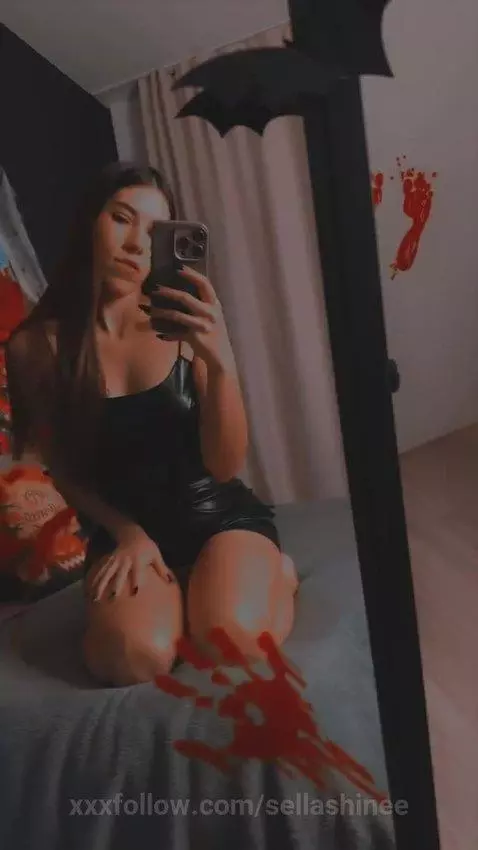 Get on your knees. The lady is pleased that you are punctual... by sellashinee