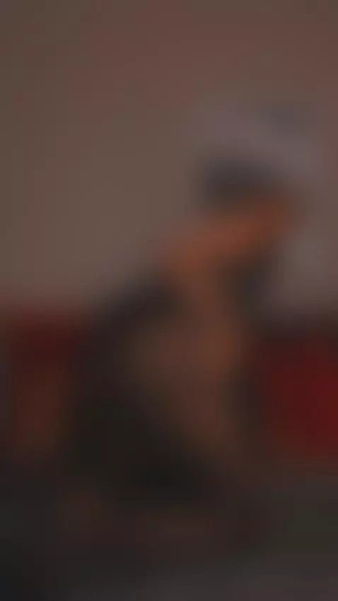 Hi sweetie! Are you ready to leave kisses on my tights? by sellashinee