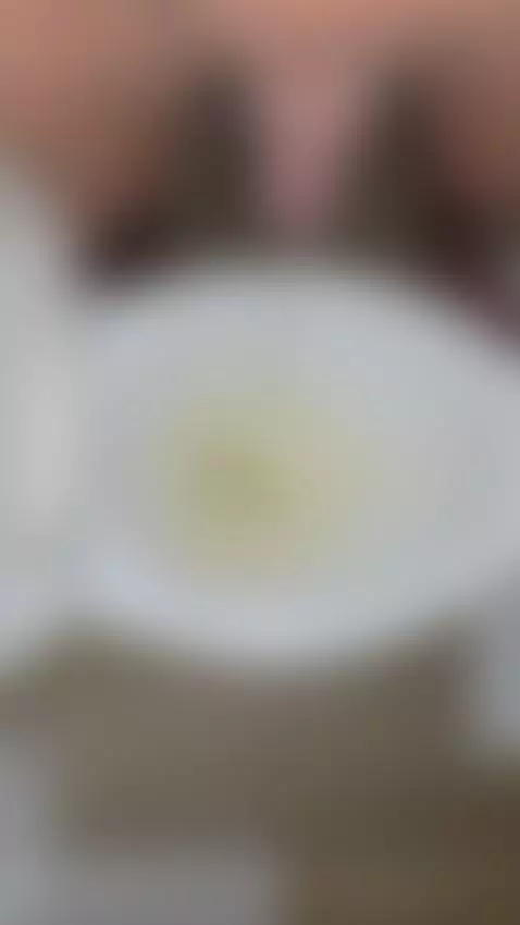 slow motion pee! by theclubist111