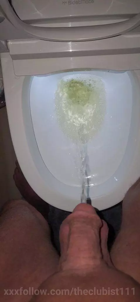 pee by theclubist111