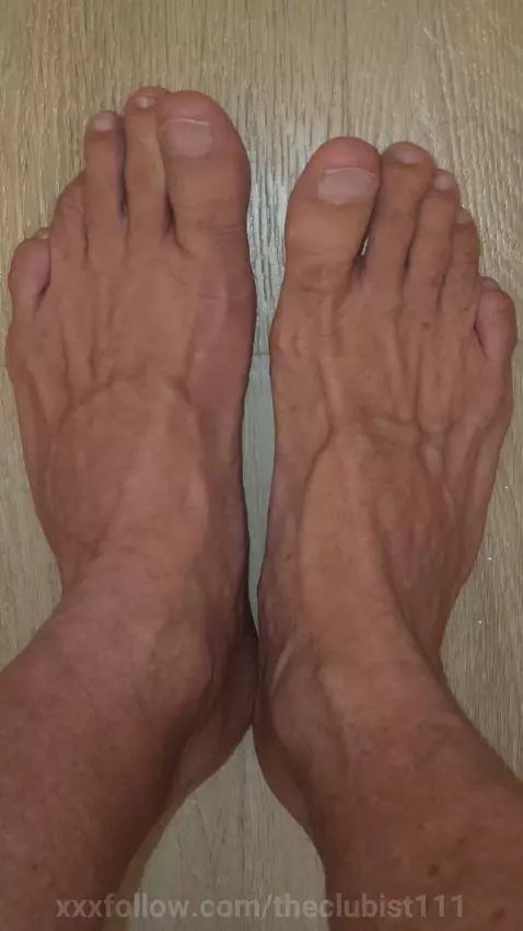 my feet by theclubist111