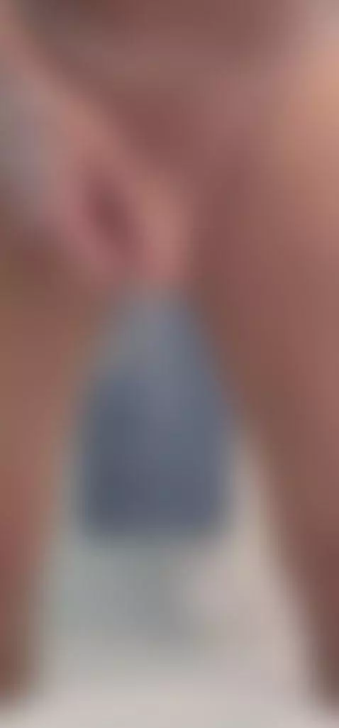 pee everywhere! Bad aim by theclubist111