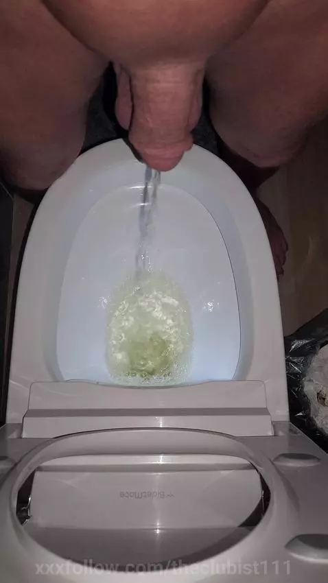 pee & shake by theclubist111