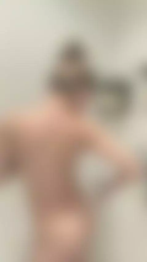 Short tease: sultry moment. Want more? Tap my profile by miaroseee