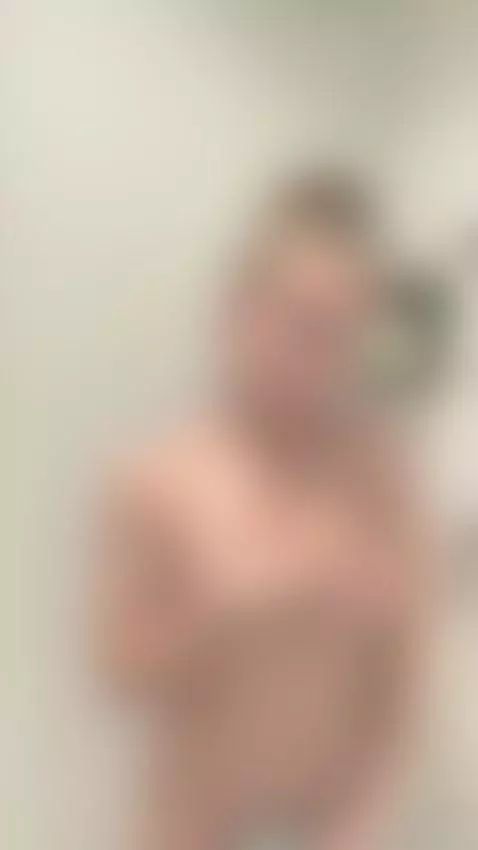 Short tease: sensual moment. Want more? Tap my profile by miaroseee