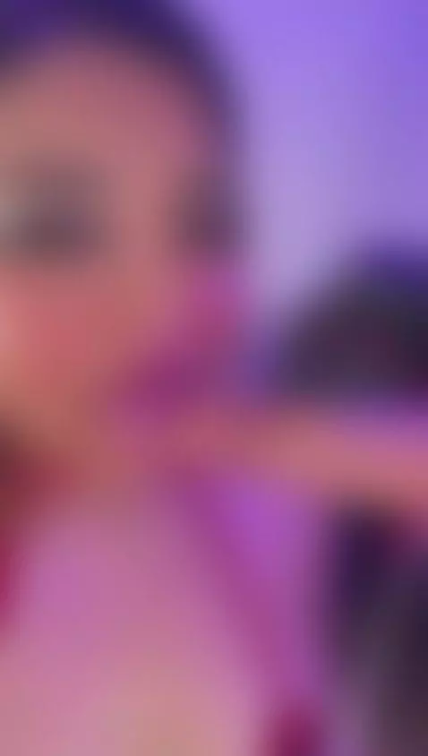 Unwrapping me is the real fun 🎁💋 by vanessakalo