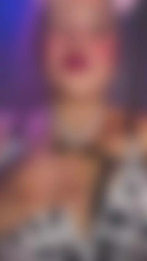 Just a reminder: I look even better dripping in oil 😏💦 by vanessakalo