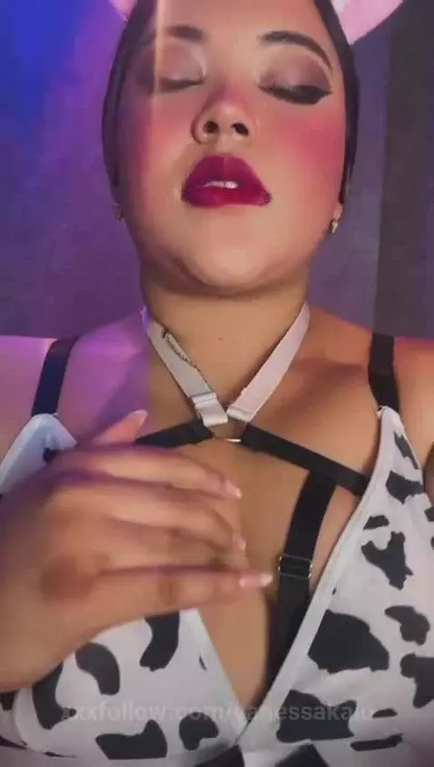 Just a reminder: I look even better dripping in oil 😏💦 by vanessakalo