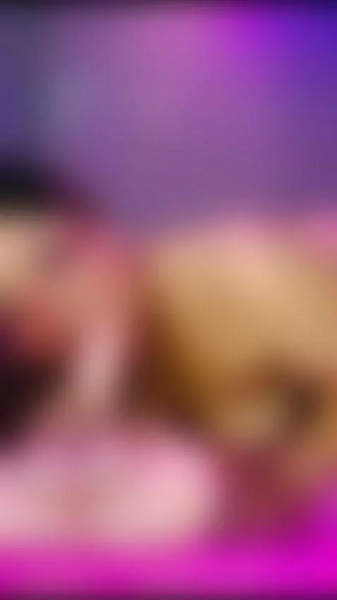 One look and you’ll need both hands 💦🔥 by vanessakalo