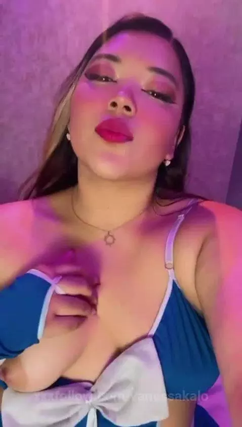 Too hot for the North Pole… come taste my Christmas heat ❄️❤... by vanessakalo