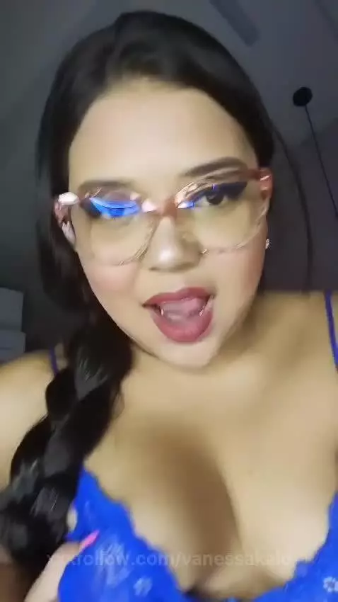 Come to see me online! by vanessakalo