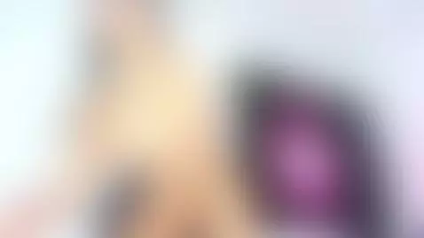 HOT by saraa-cortezz