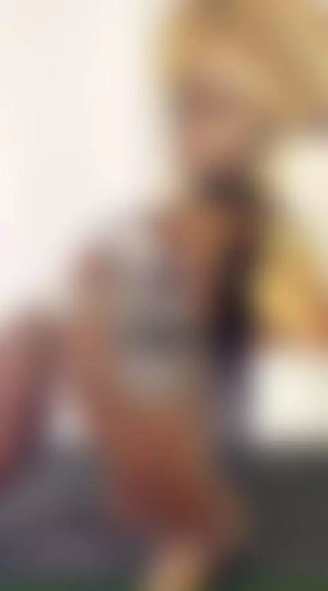 LEARNING TO MOVE MY ROUND ASS 😏😋MOVE MOVE 🍑😏 by bonieklent