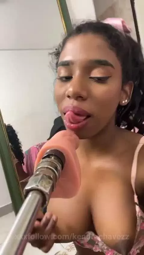 https://stripchat.com/KendraChavez/follow-me by kendrachavezz