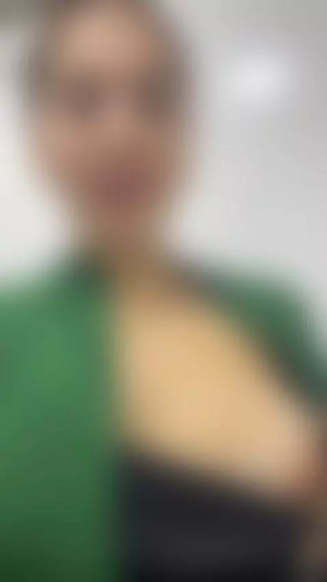 estuve muy caliente en el gym  
- i was very horny at gym by salomecuteoficial