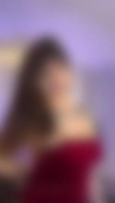 A sexy curvy girl, don't you think? by zoe-cruz21