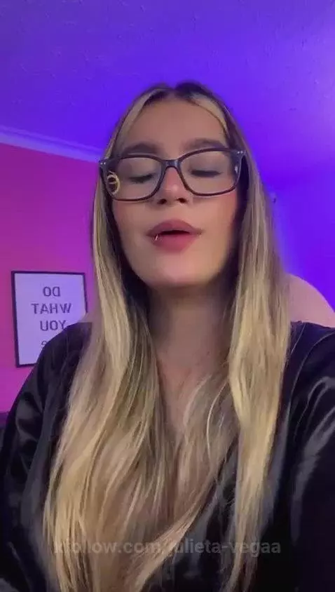 I SEND MANY KISSES TO YOU, I HOPE TO SEE YOU SOON by julieta-vegaa