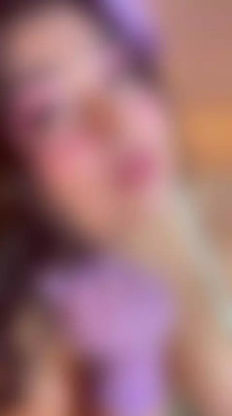 look at the short skirt I have, you'll like to come and lift... by agathalynx