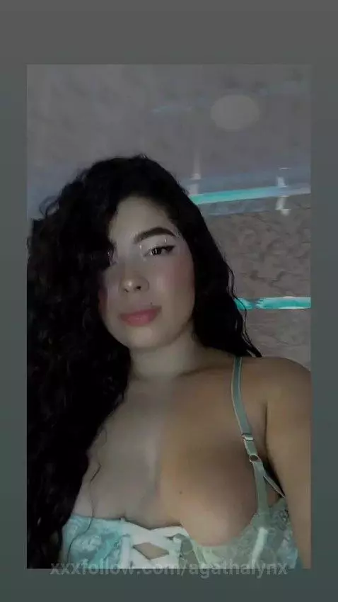 AMORES YA FUERON A MI SALA? by agathalynx