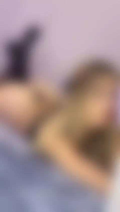 come see me online by worldarianna